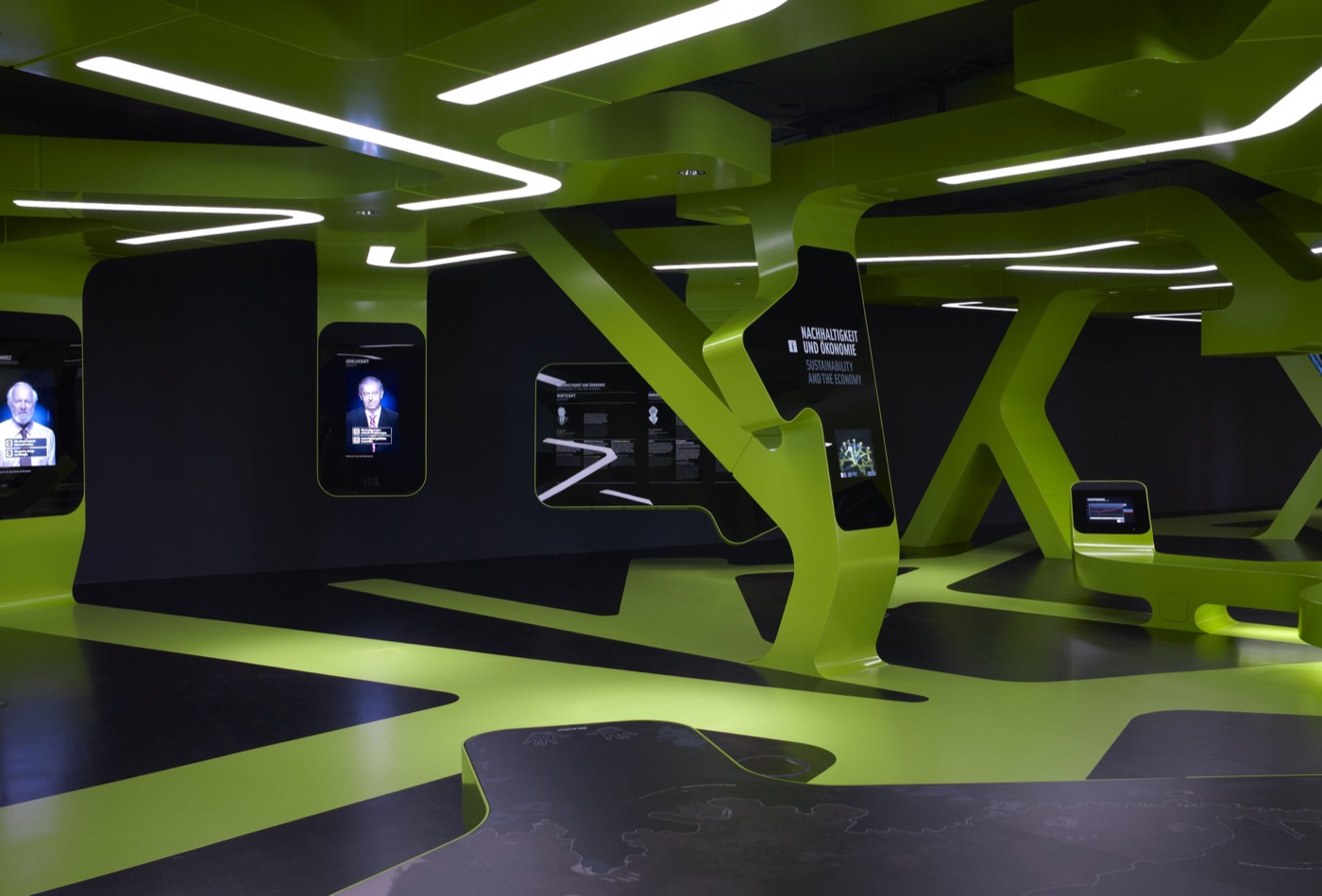 Level Green, Medienstationen in der Ausstellung zum Thema Nachhaltigkeit